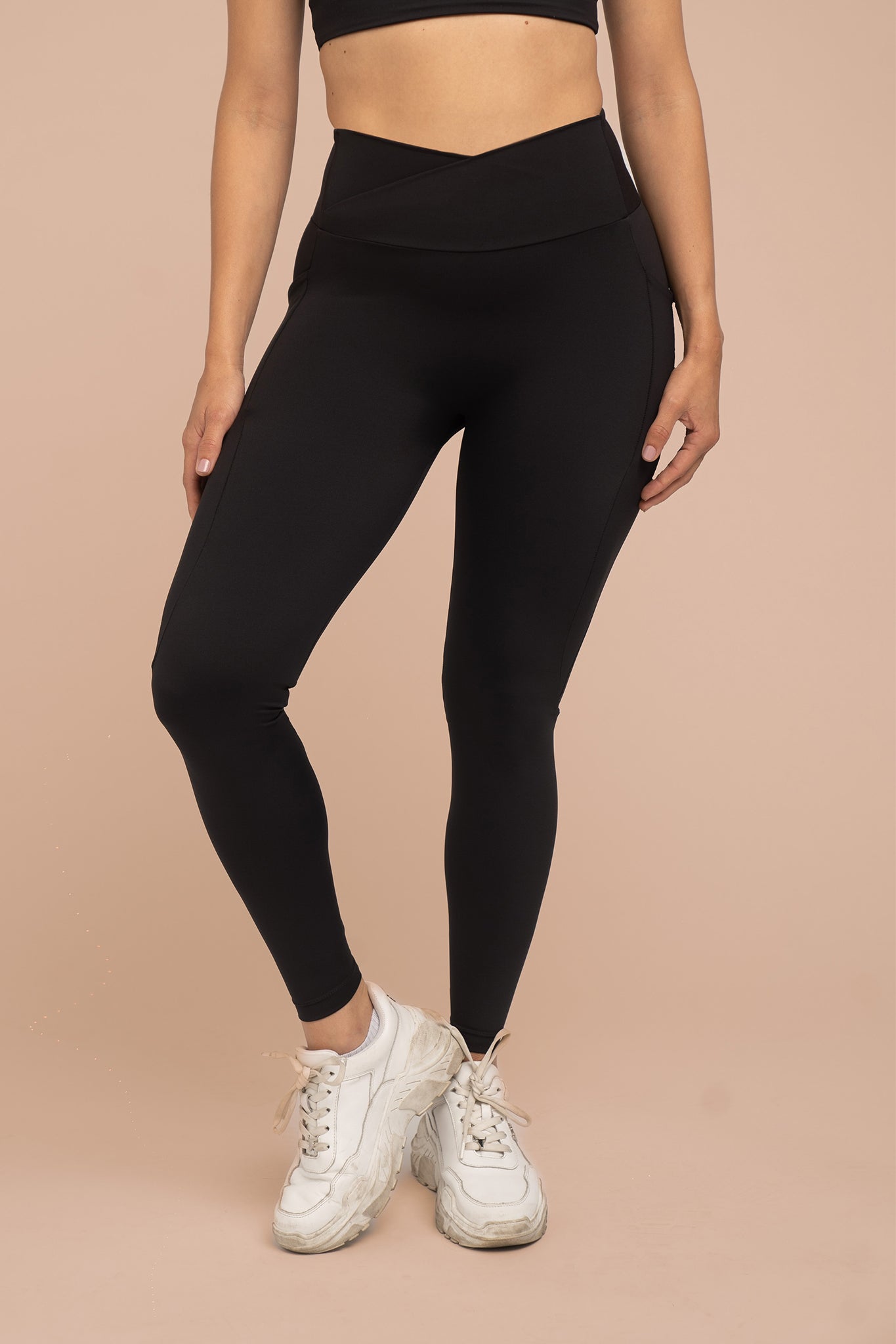Compressive Wrap Legging with Pockets - Black