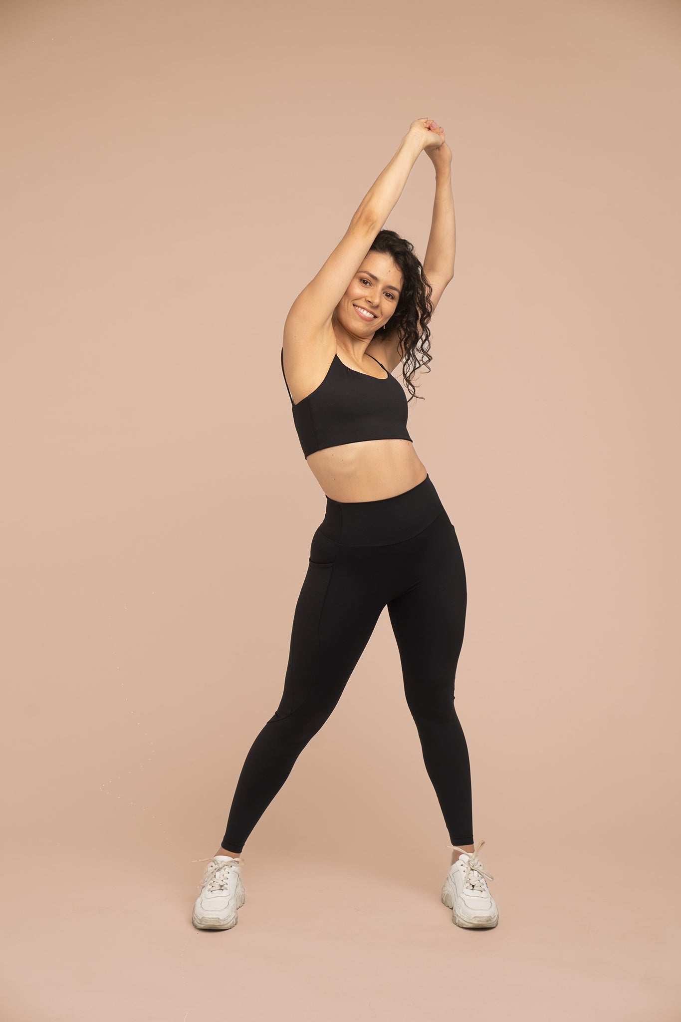 Cora Scoopneck / X Back Bra - Black