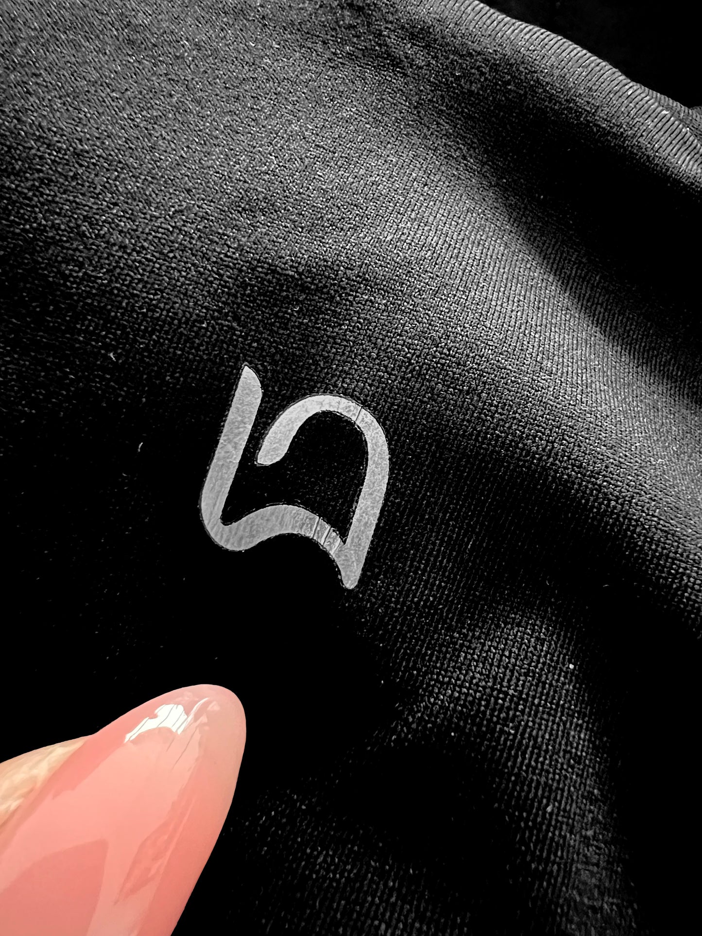 LUNIES: Ava Crossover / V Back Bra - Black
