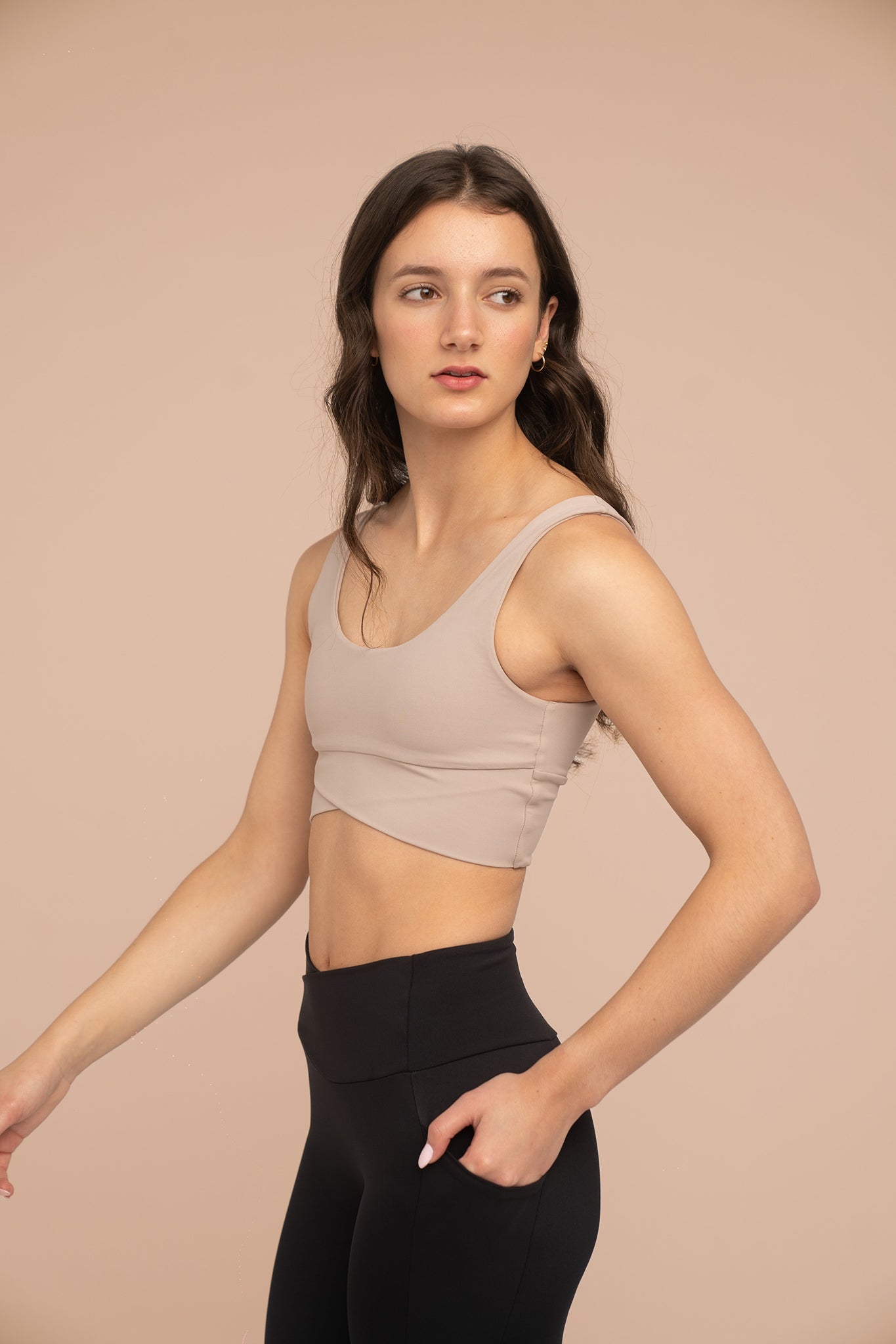 Ava Crossover / V Back Bra - Almond