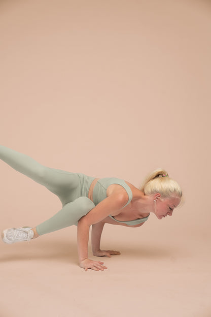 LUNIES: Compressive High-Rise Legging with Pockets - Pistachio